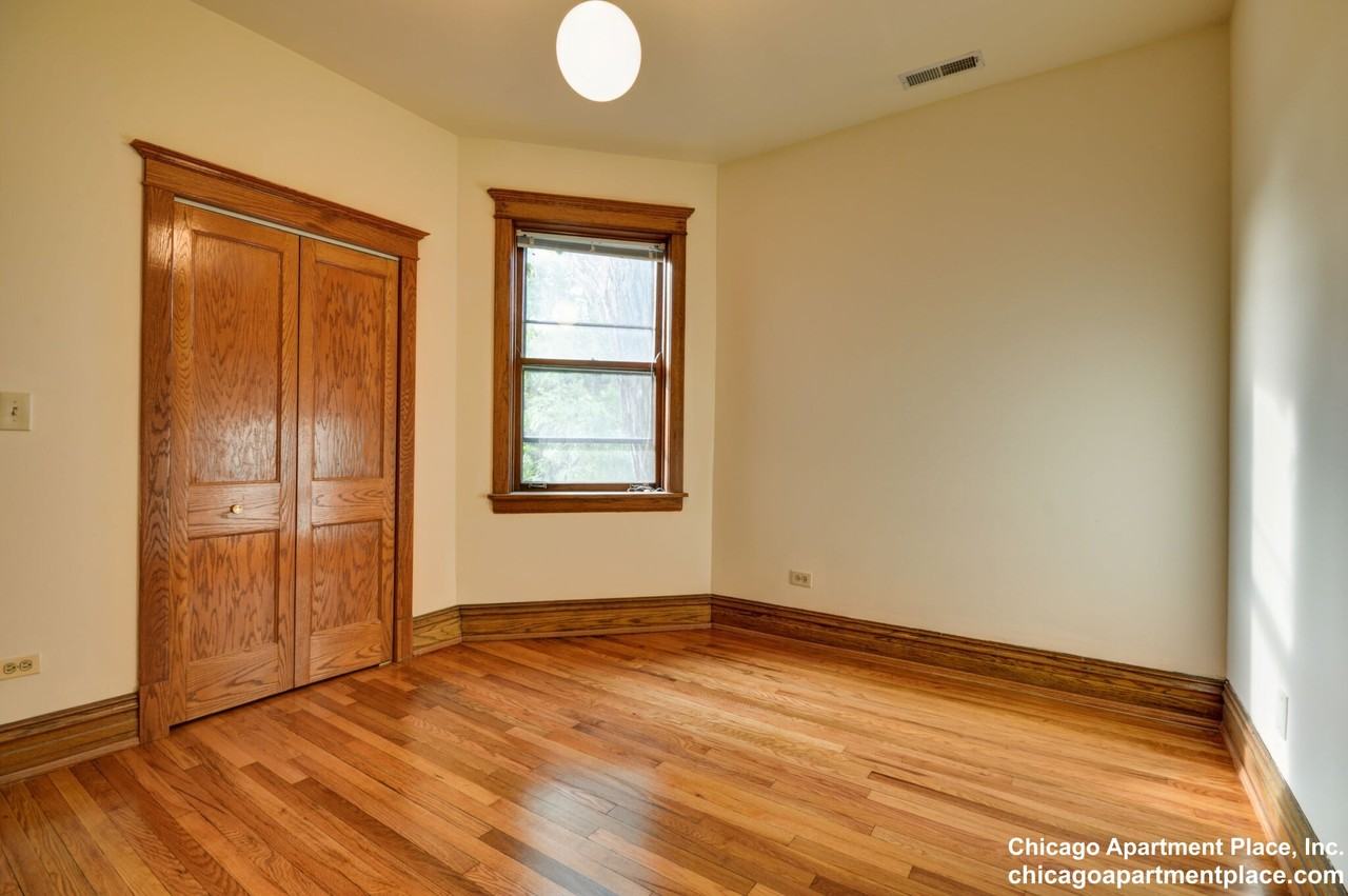 3920 N Janssen Ave #3 - Photo 5 of 16