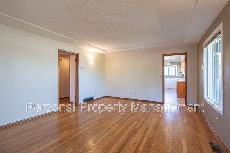 219 W 31st St - Photo 2 of 12