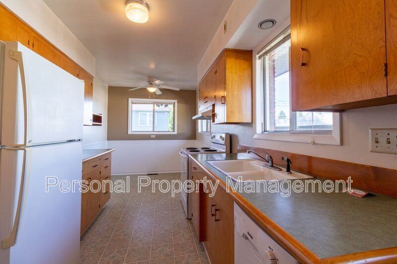 219 W 31st St - Photo 4 of 12