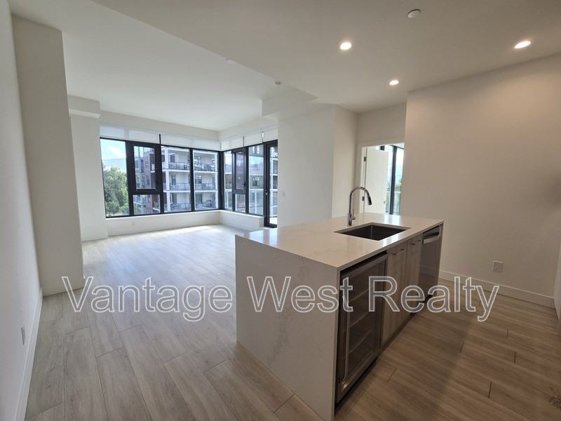 3700 Capozzi Rd - Photo 6 of 36