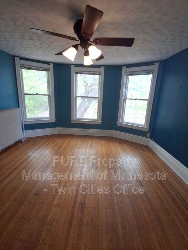 140 Belvidere St W #2 - Photo 4 of 14