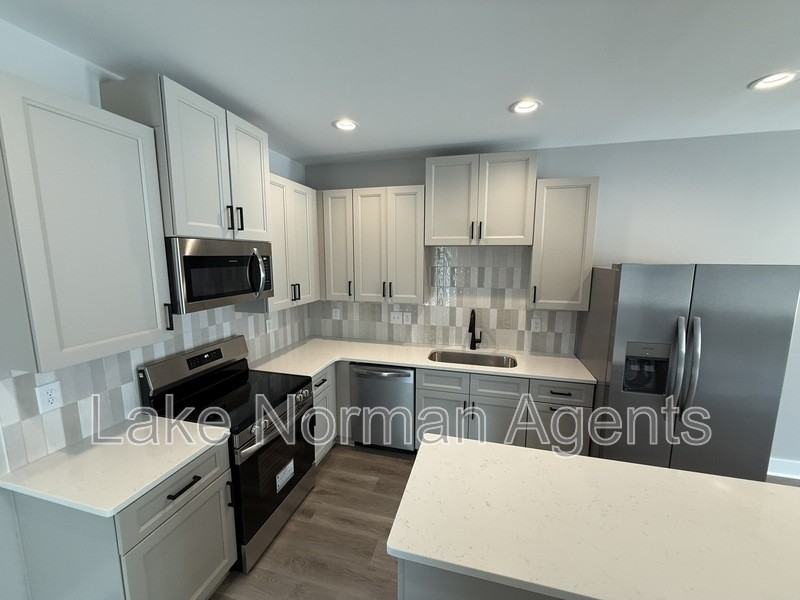 525 Dellwood Dr #A - Photo 5 of 16