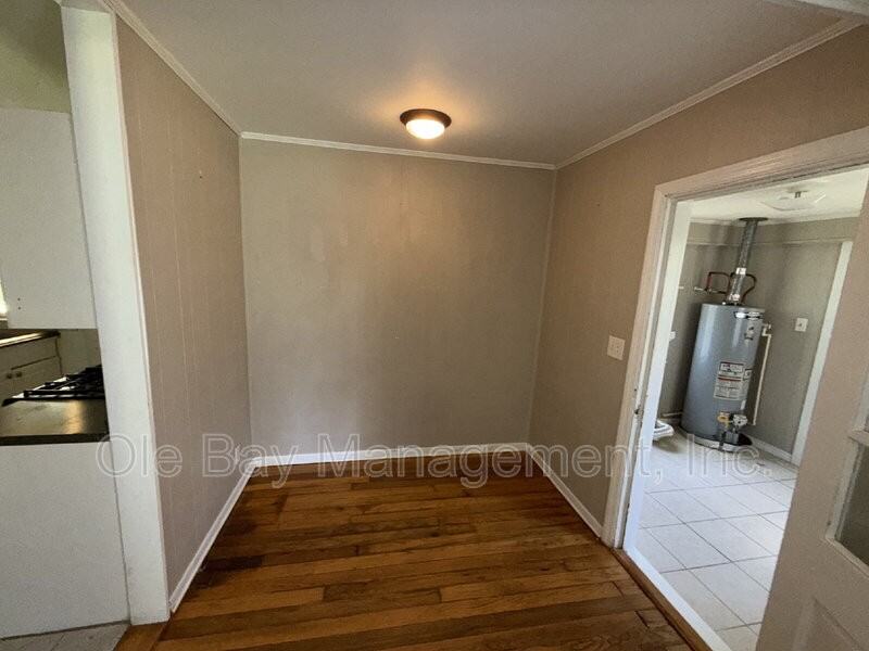 5175 Brentwood Ln - Photo 3 of 9