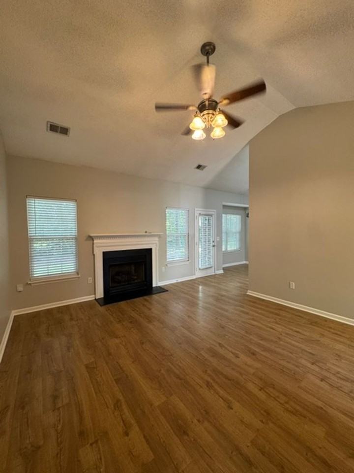 452 Sandpiper Dr - Photo 2 of 23
