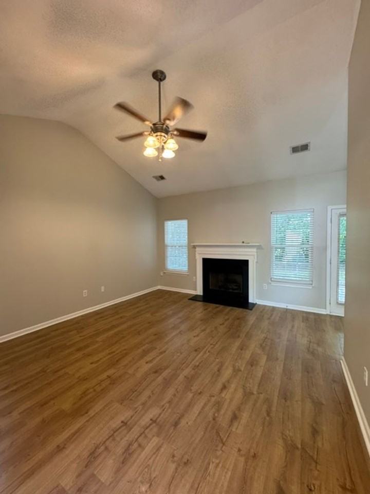 452 Sandpiper Dr - Photo 3 of 23