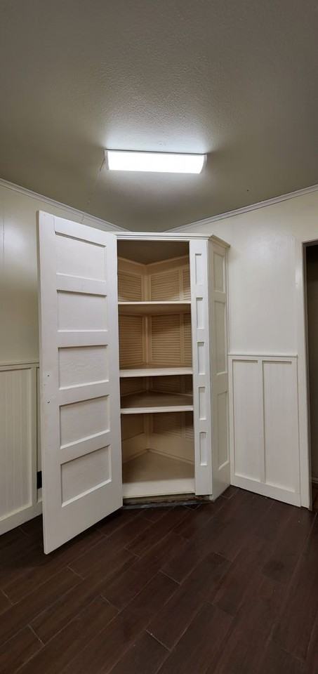 2601 Greenwood St - Photo 3 of 43