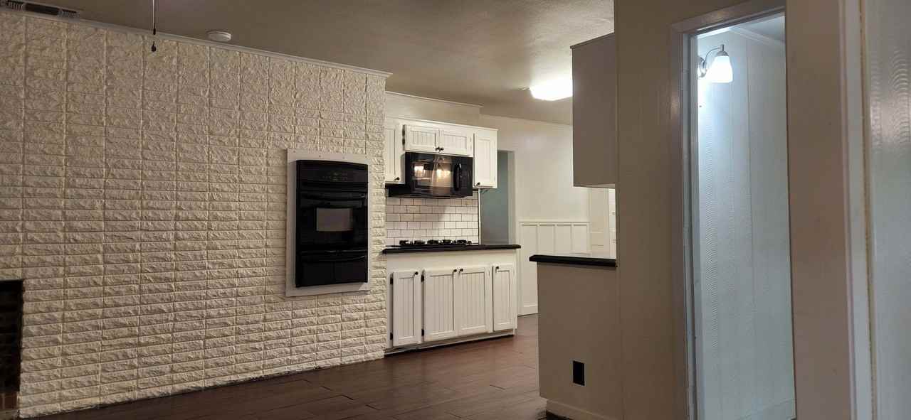 2601 Greenwood St - Photo 4 of 43