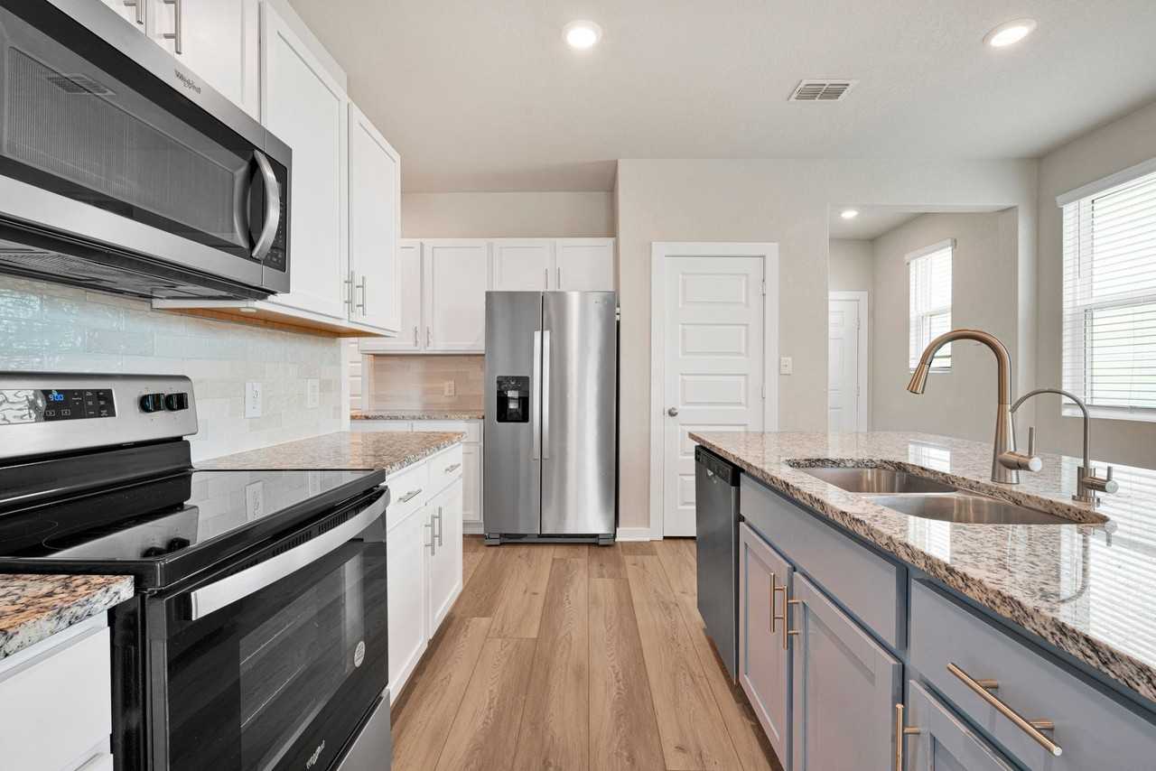 4030 Bellamy Bnd - Photo 3 of 22