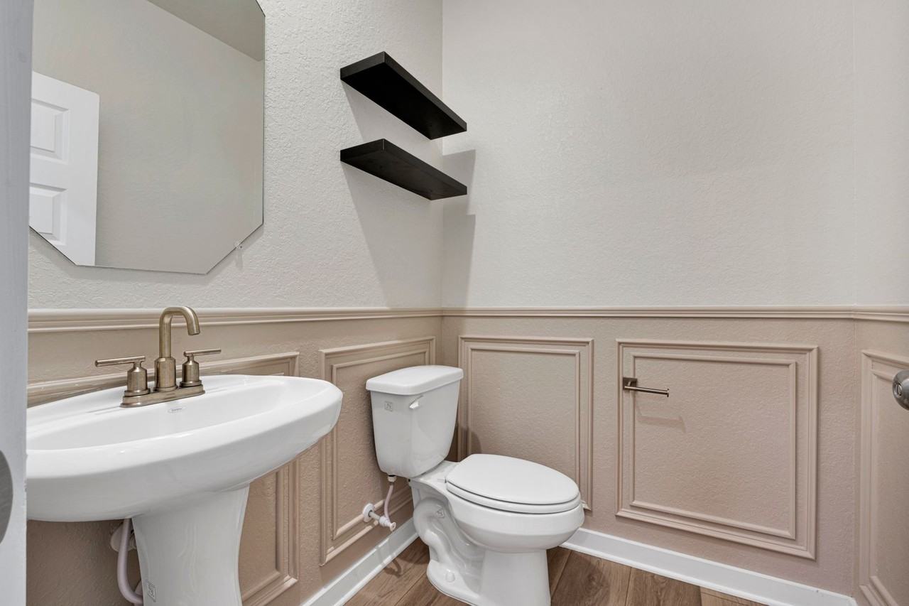 4030 Bellamy Bnd - Photo 4 of 22