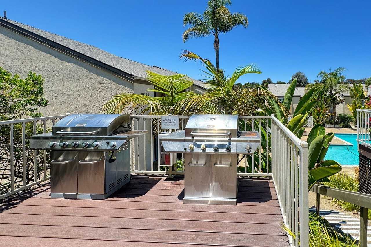 8545 Villa La Jolla Dr #H - Photo 4 of 42