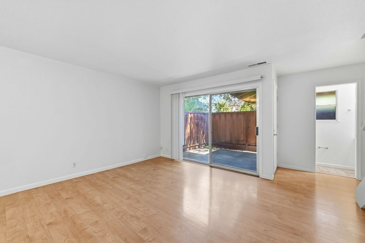 5576 Magnolia Ter - Photo 3 of 15
