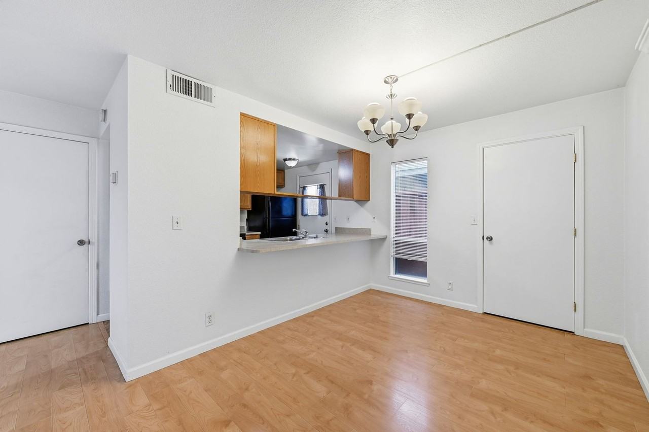 5576 Magnolia Ter - Photo 4 of 15