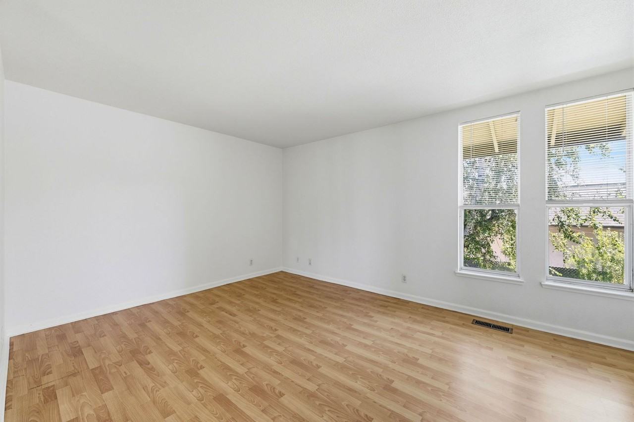 5576 Magnolia Ter - Photo 6 of 15