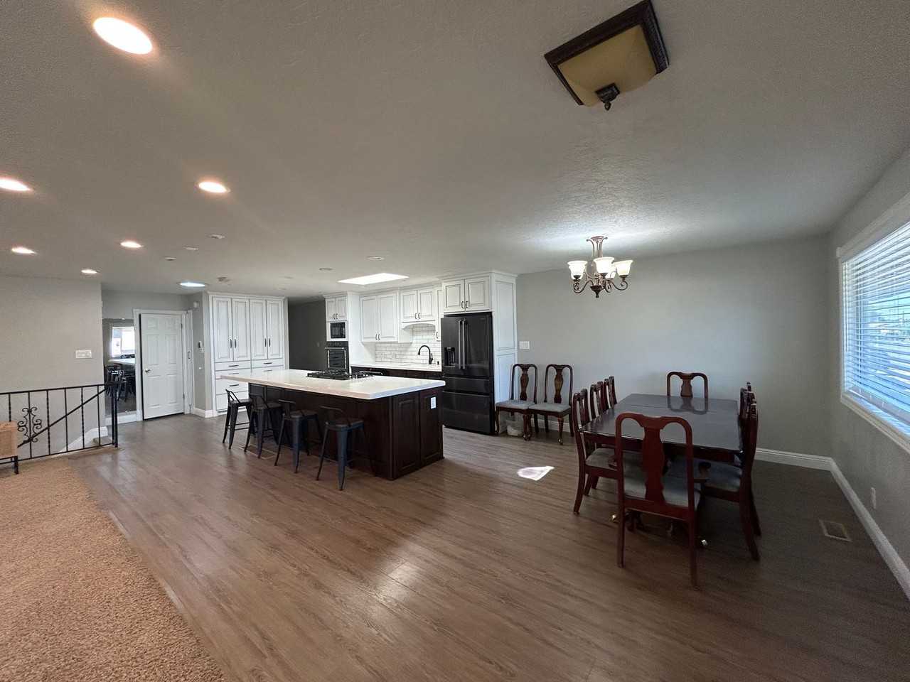 428 428 N. 200 E. - Main House - Photo 4 of 19