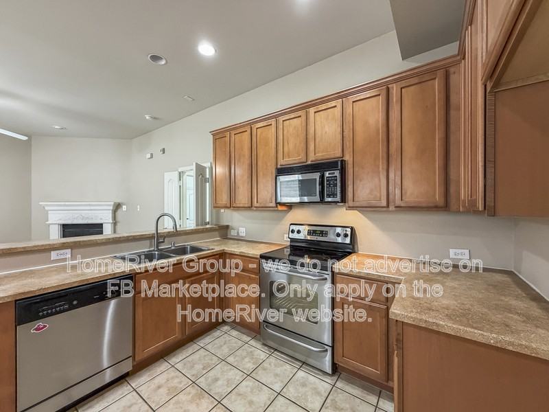 410 Marshall Way - Photo 4 of 27