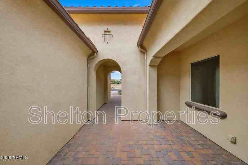 20441 W Hamilton St - Photo 5 of 47