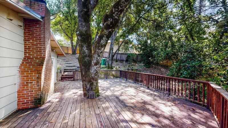 1580 Madrone Dr - Photo 6 of 36