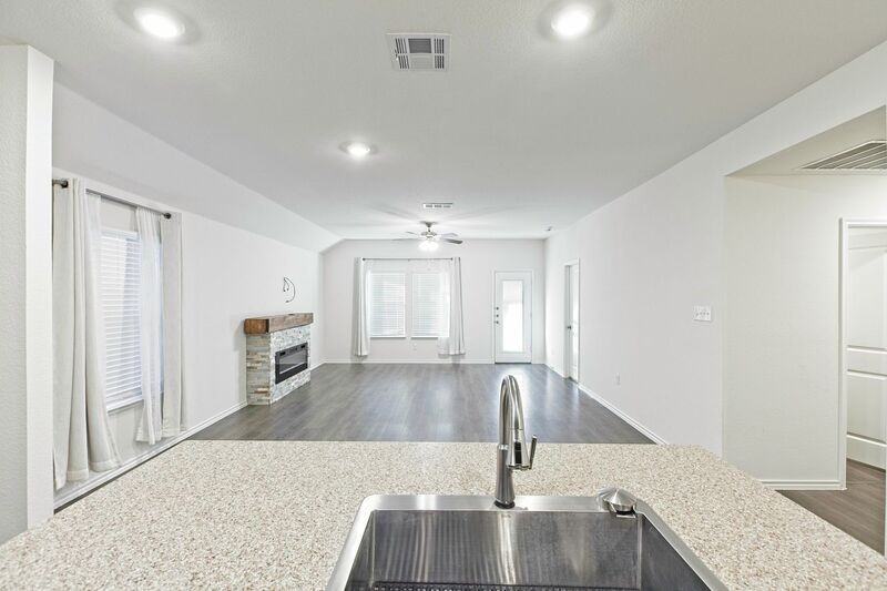 1111 Emerald Gate Dr - Photo 5 of 40