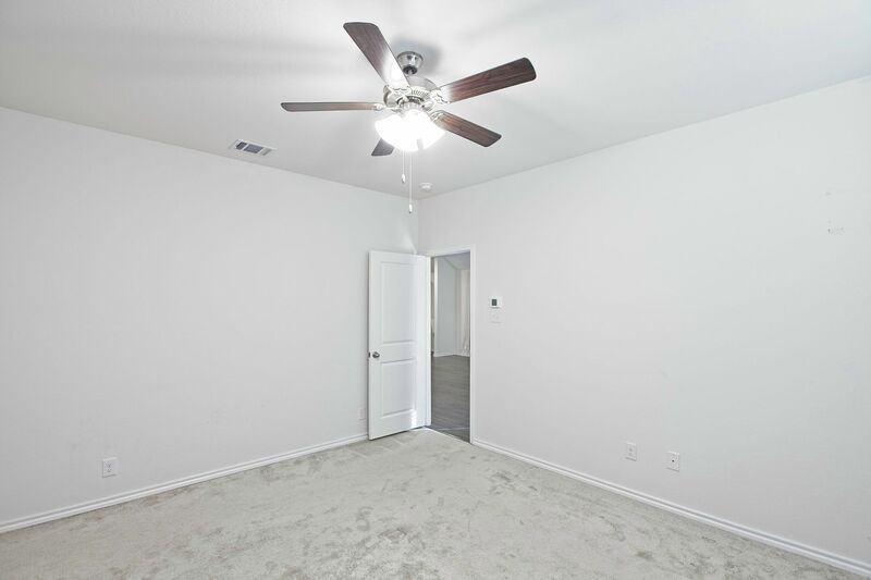 1111 Emerald Gate Dr - Photo 7 of 40