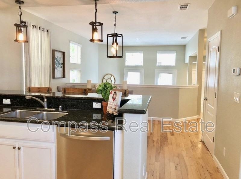 2258 Golden Crest Cmns - Photo 5 of 14