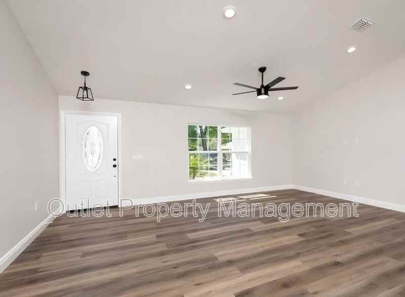 52 Azalea Dr - Photo 2 of 11