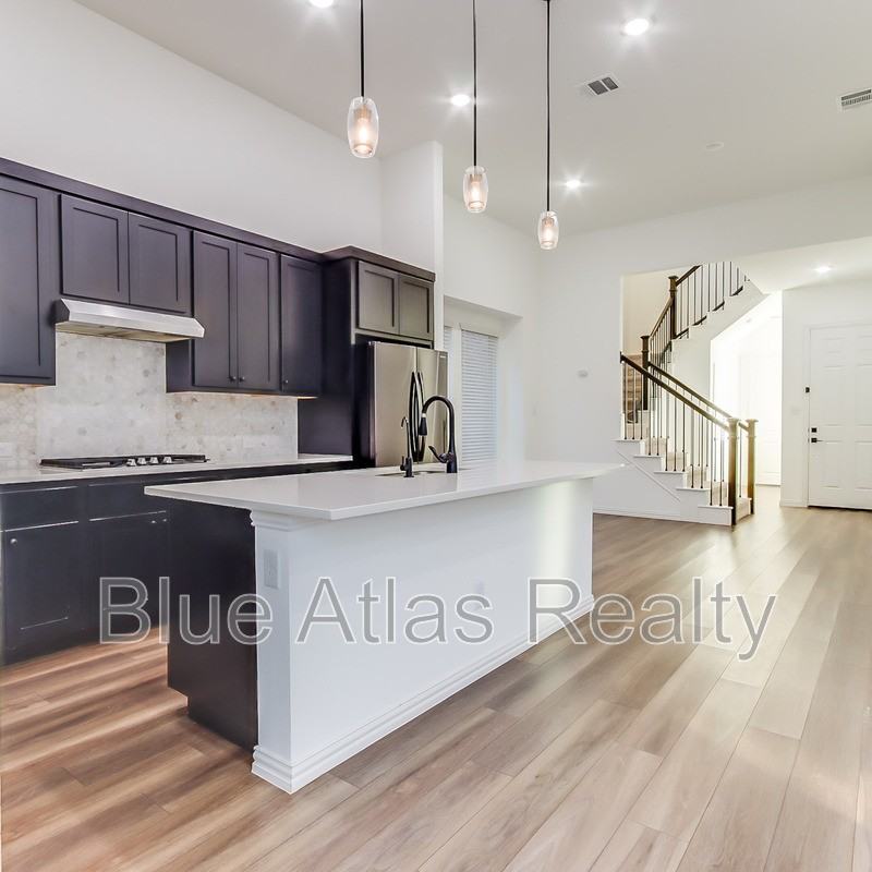 235 Woodson St - Photo 2 of 29