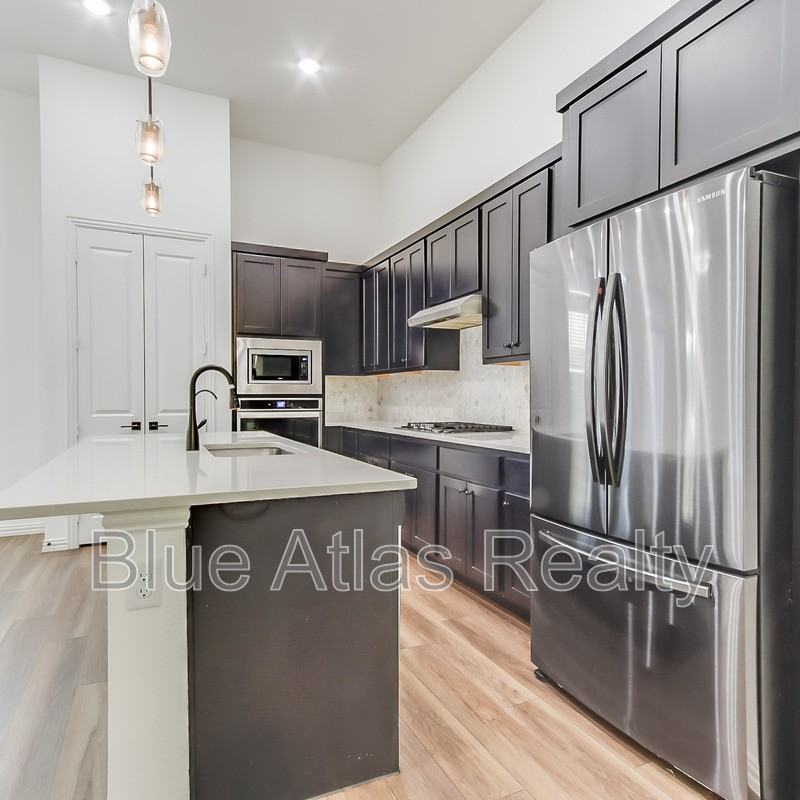 235 Woodson St - Photo 5 of 29