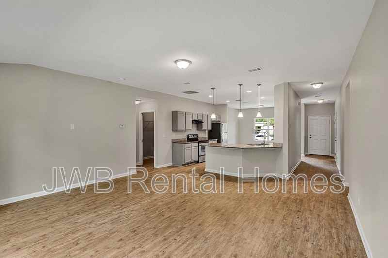 10351 Pinehurst Dr - Photo 5 of 23