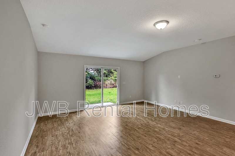 10351 Pinehurst Dr - Photo 7 of 23