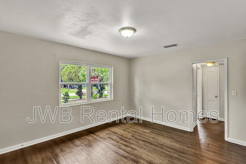 141 W 43rd St - Photo 4 of 20