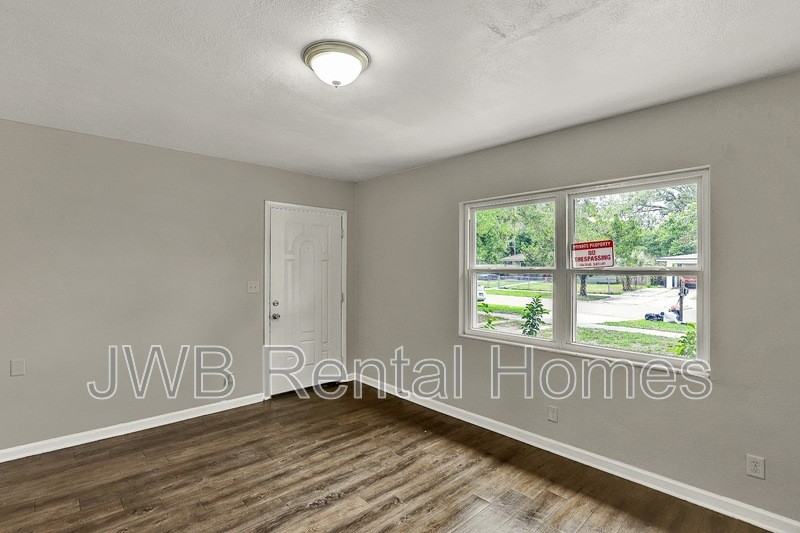 141 W 43rd St - Photo 7 of 20