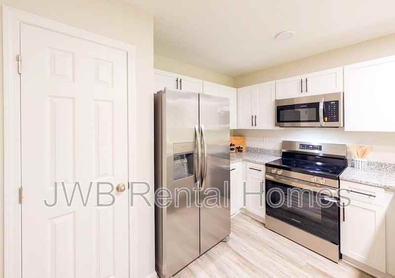 1128 Comanche St - Photo 2 of 23