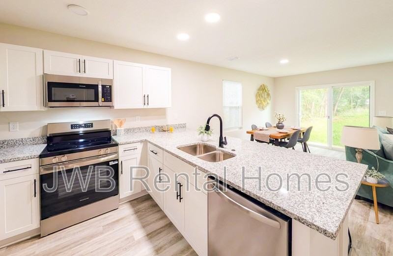 1128 Comanche St - Photo 5 of 23