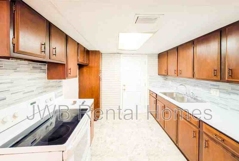 2065 Camden Ave - Photo 2 of 13