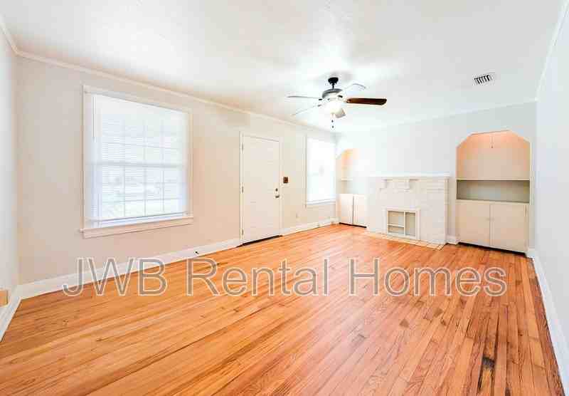 2065 Camden Ave - Photo 5 of 13