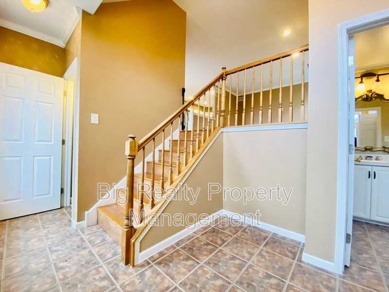 475 Stoneglen St - Photo 2 of 26