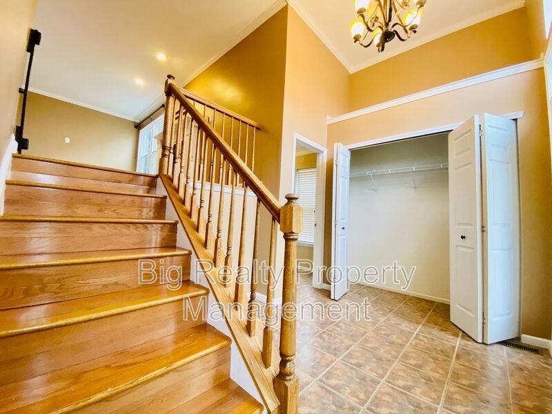 475 Stoneglen St - Photo 4 of 26