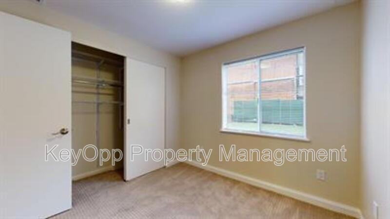 806 35th Ave - Photo 4 of 23