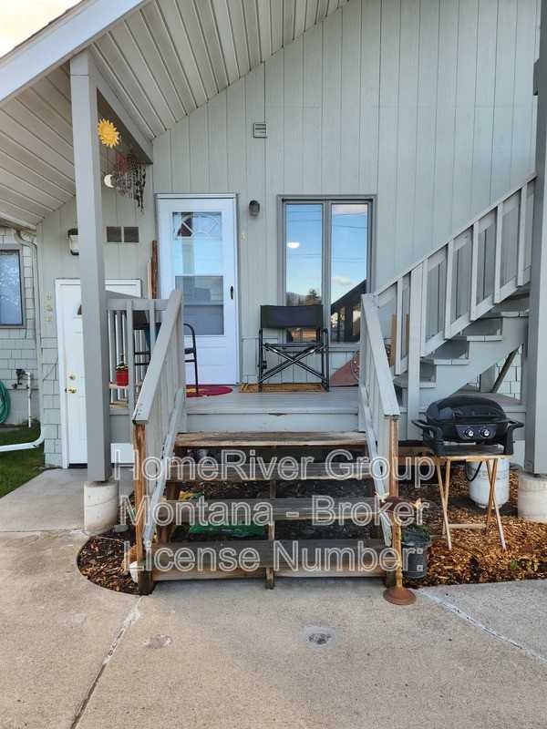 724 Strand Ave #A - Photo 3 of 17