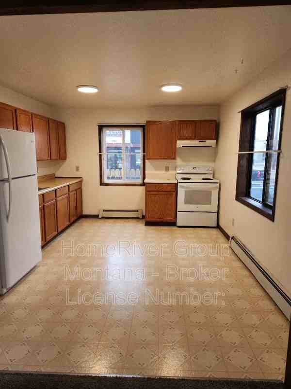724 Strand Ave #A - Photo 6 of 17