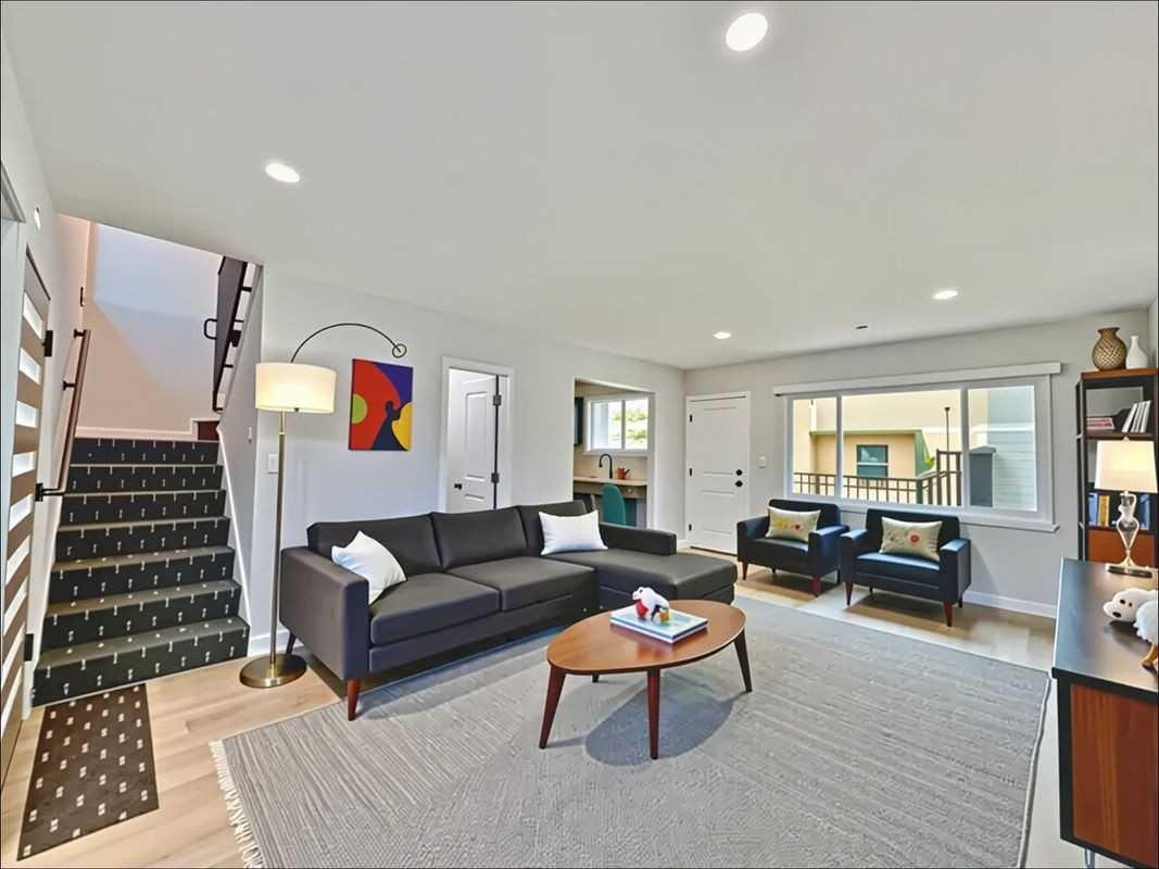 901 S Barrington Ave - Photo 3 of 25