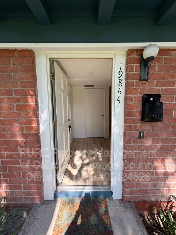 19844 Inverness Ln - Photo 4 of 34