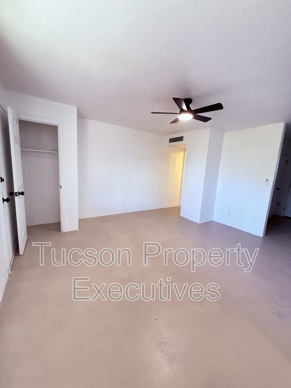 810 N Alvernon Way - Photo 6 of 10