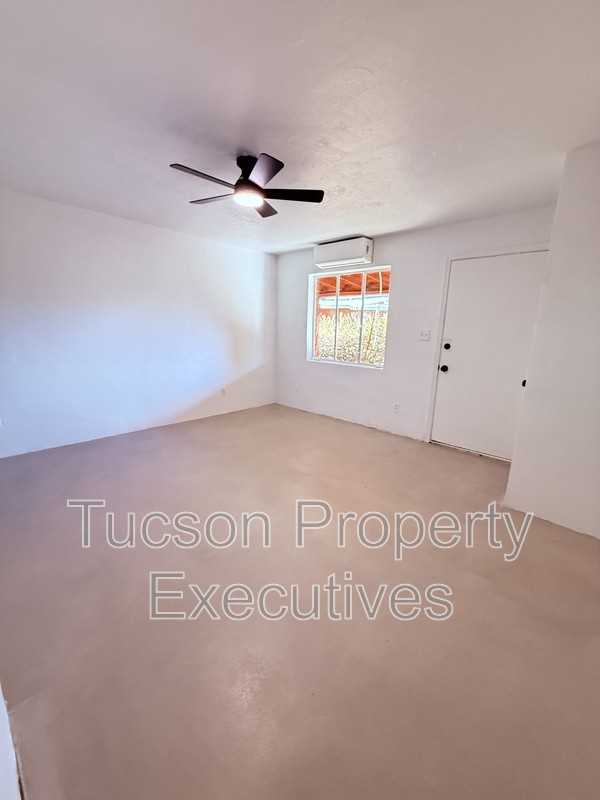 810 N Alvernon Way - Photo 7 of 10