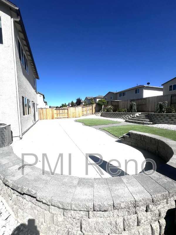 8880 Portia Dr - Photo 3 of 4
