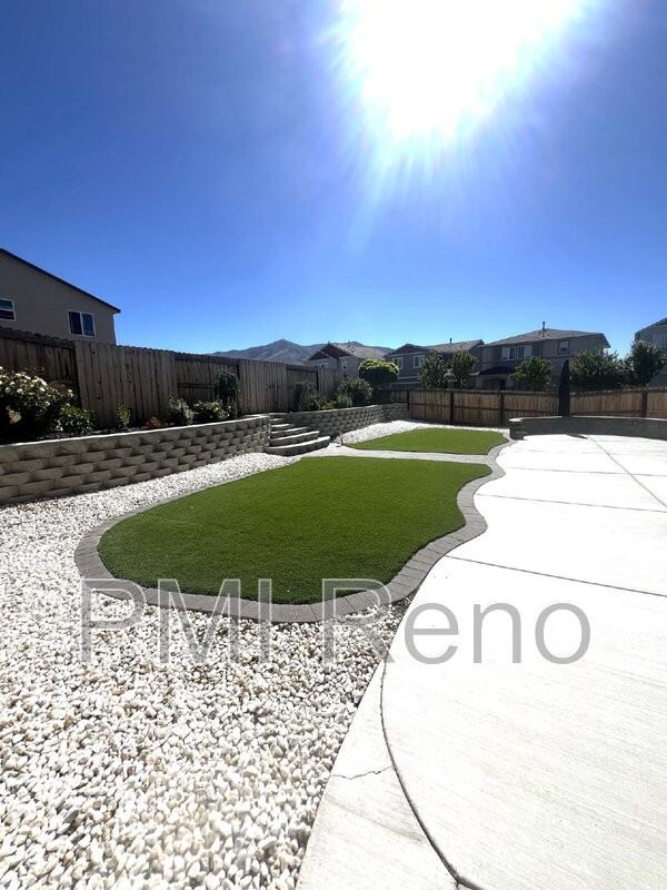 8880 Portia Dr - Photo 4 of 4