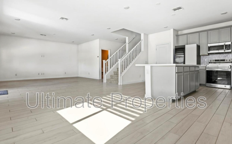 18403 W Patrick Ln - Photo 6 of 25