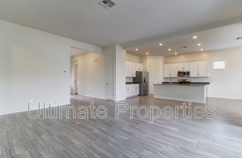 18526 W Desert Trumpet Rd - Photo 7 of 32