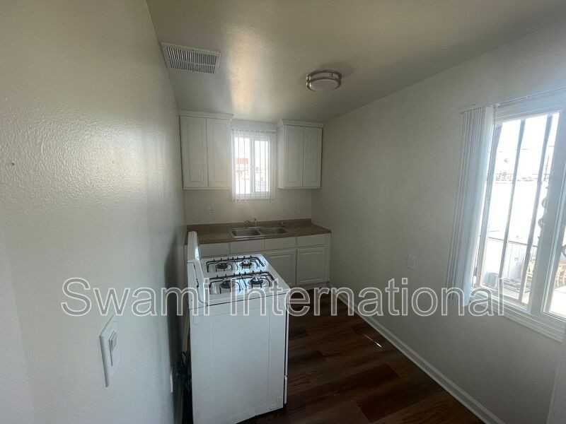 9449 S Normandie Ave - Photo 4 of 18