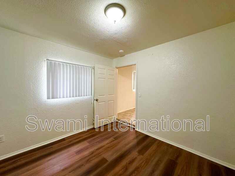1733 1/2 E 63rd St - Photo 7 of 30